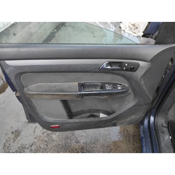 VOLKSWAGEN TOURAN (1T1) '2004 1.9 TDI AZUL MARINO
