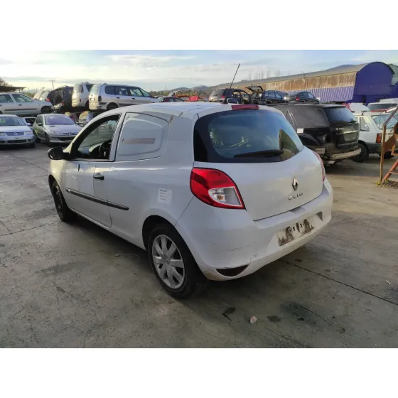 RENAULT CLIO III '2013 * BLANCO -CLIENTE ENVIA FACTURA