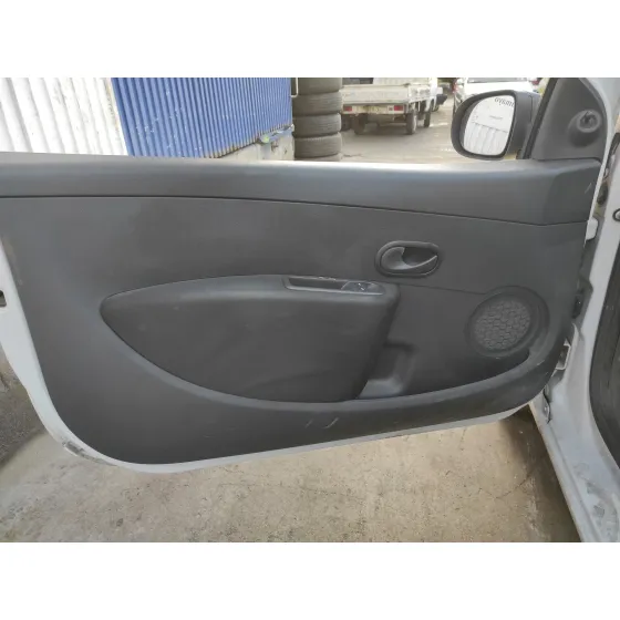 RENAULT CLIO III '2013 * BLANCO -CLIENTE ENVIA FACTURA