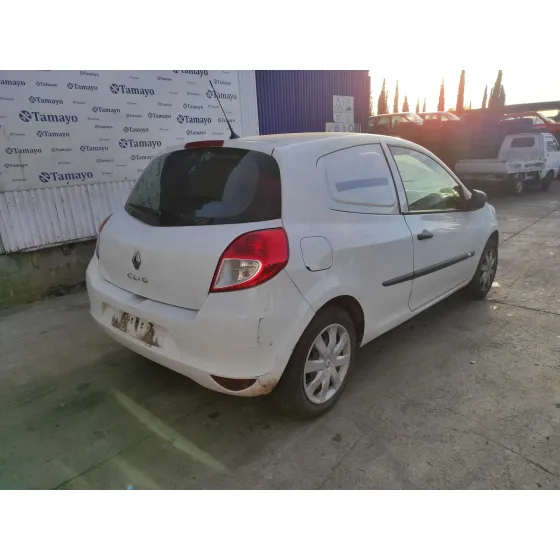 RENAULT CLIO III '2013 * BLANCO -CLIENTE ENVIA FACTURA