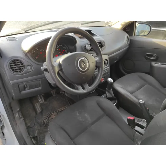RENAULT CLIO III '2013 * BLANCO -CLIENTE ENVIA FACTURA