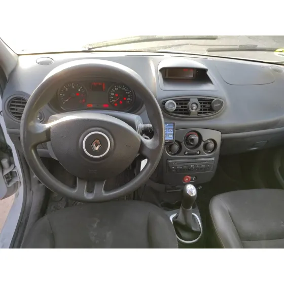 RENAULT CLIO III '2013 * BLANCO -CLIENTE ENVIA FACTURA
