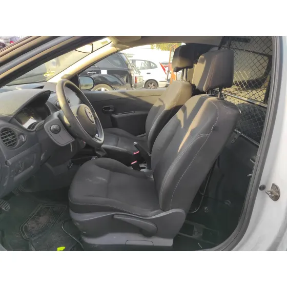 RENAULT CLIO III '2013 * BLANCO -CLIENTE ENVIA FACTURA