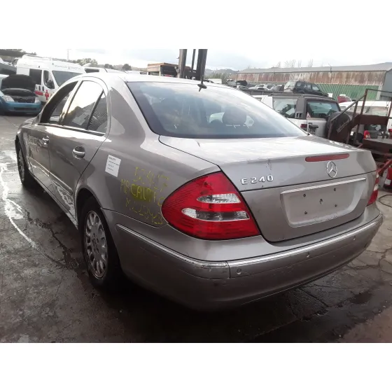 MERCEDES CLASE E (W211) BERLINA '2002 2.6 CAT PLATA