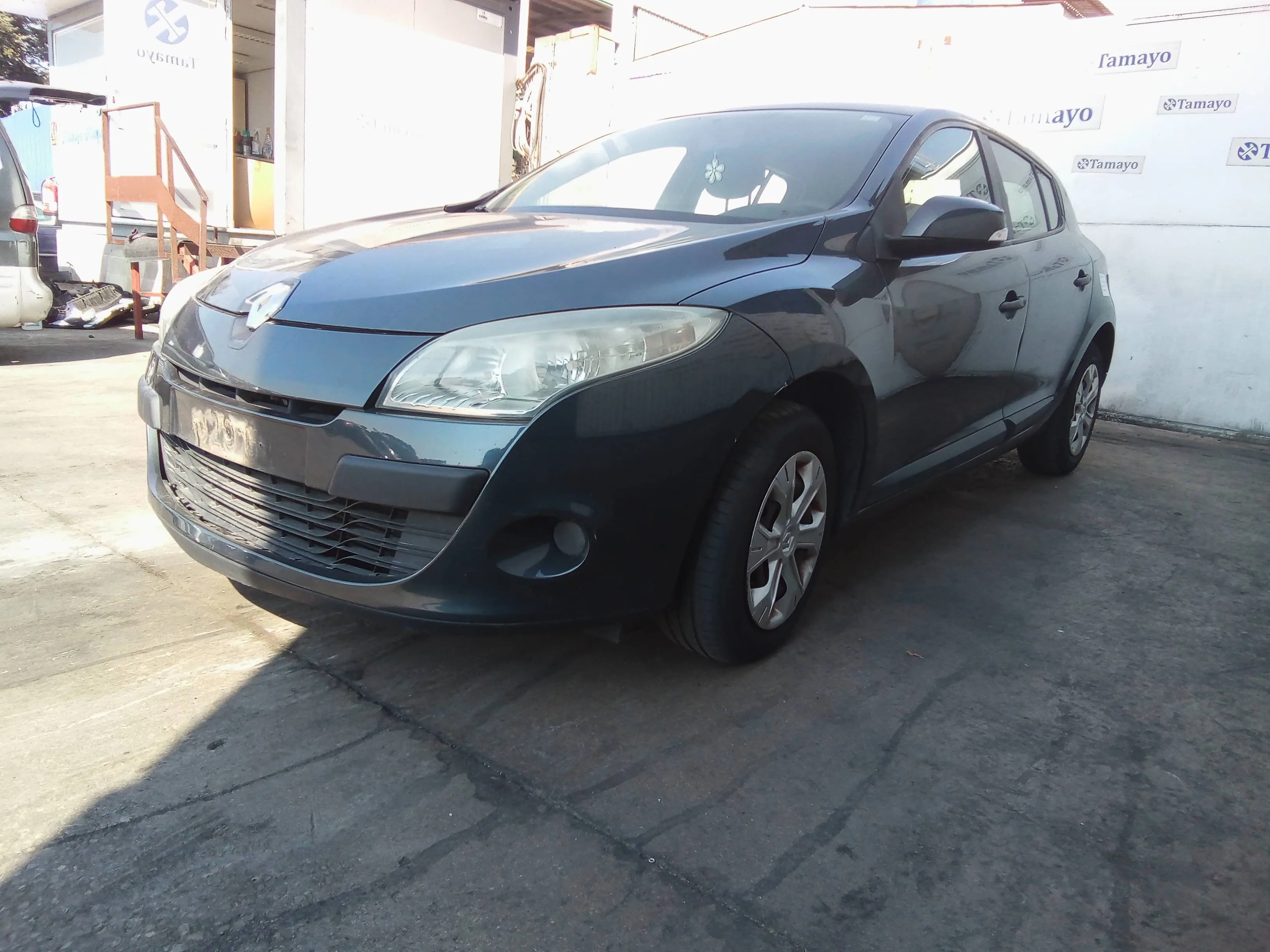 RENAULT MEGANE III BERLINA 5 P RENAULT MEGANE III BERLINA 5 P '2010 1.5 DCI DIESEL CAT GRIS OSCURO 2008