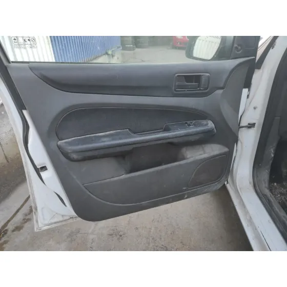 FORD FOCUS BERLINA (CAP) '2007 * BLANCO