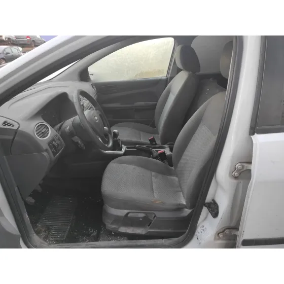 FORD FOCUS BERLINA (CAP) '2007 * BLANCO