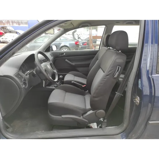 VOLKSWAGEN GOLF IV BERLINA (1J1) '2003 1.6 16V AZUL