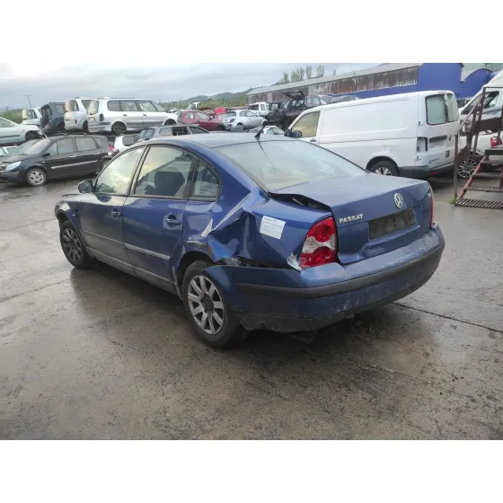 VOLKSWAGEN PASSAT BERLINA (3B3) '2002 * AZUL