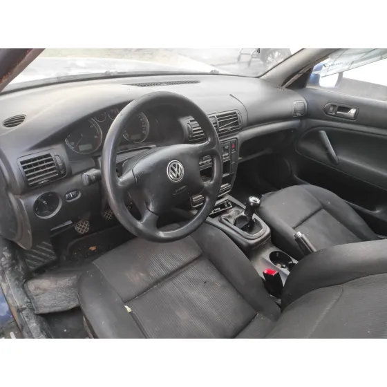 VOLKSWAGEN PASSAT BERLINA (3B3) '2002 * AZUL