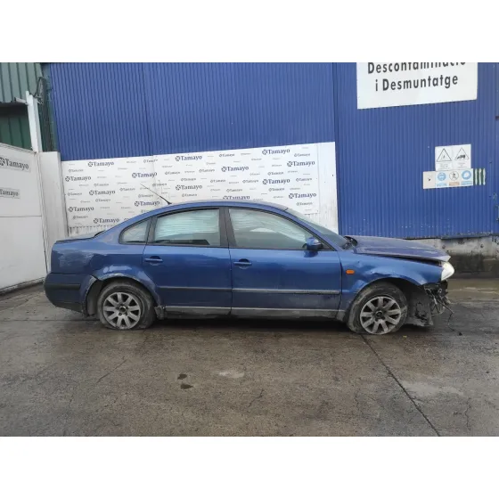 VOLKSWAGEN PASSAT BERLINA (3B3) '2002 * AZUL