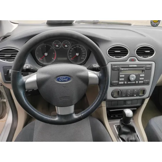 FORD FOCUS BERLINA (CAP) '2005 * PLATA
