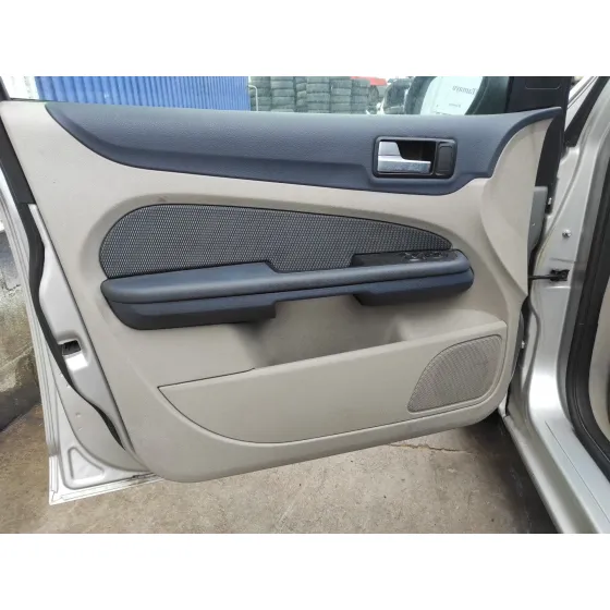 FORD FOCUS BERLINA (CAP) '2005 * PLATA