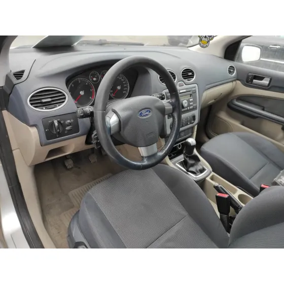 FORD FOCUS BERLINA (CAP) '2005 * PLATA