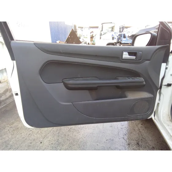 FORD FOCUS BERLINA (CAP) '2005 1.6 16V CAT BLANCO