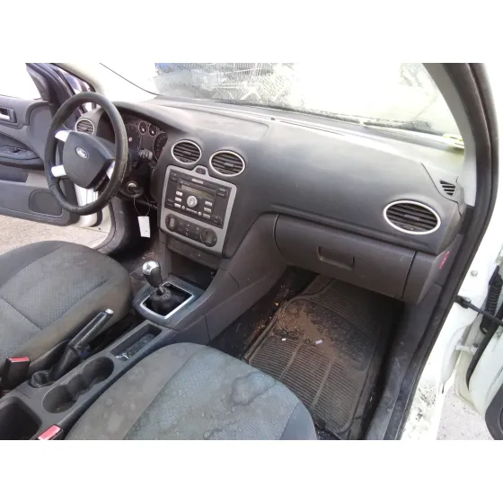 FORD FOCUS BERLINA (CAP) '2005 1.6 16V CAT BLANCO