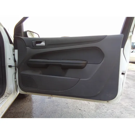 FORD FOCUS BERLINA (CAP) '2005 1.6 16V CAT BLANCO