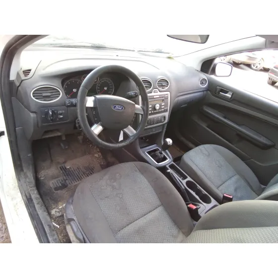 FORD FOCUS BERLINA (CAP) '2005 1.6 16V CAT BLANCO