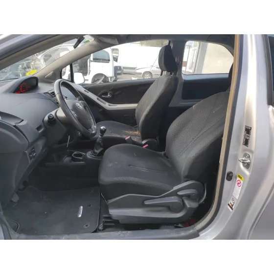 TOYOTA YARIS '2010 * PLATA