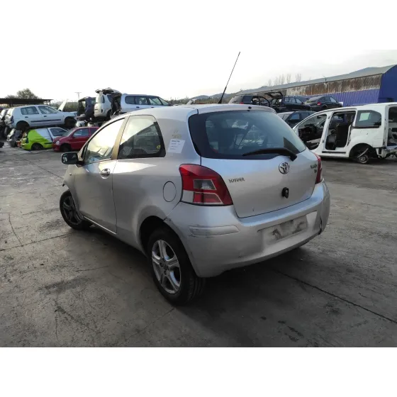 TOYOTA YARIS '2010 * PLATA
