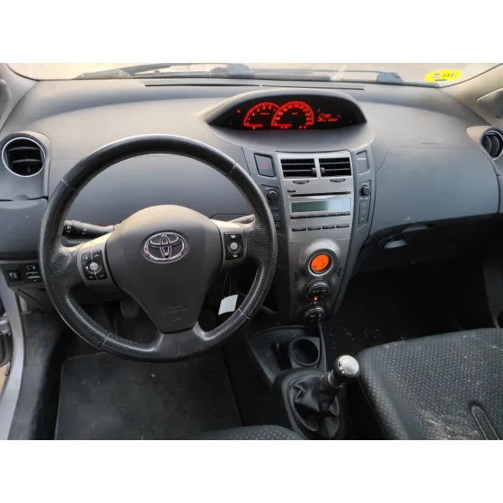 TOYOTA YARIS '2010 * PLATA