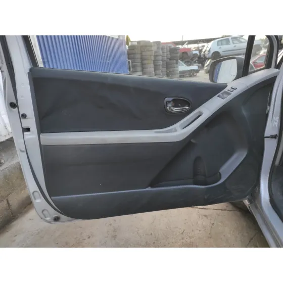 TOYOTA YARIS '2010 * PLATA