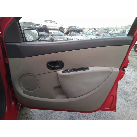 RENAULT CLIO III '2005 1.4 16V ROJO