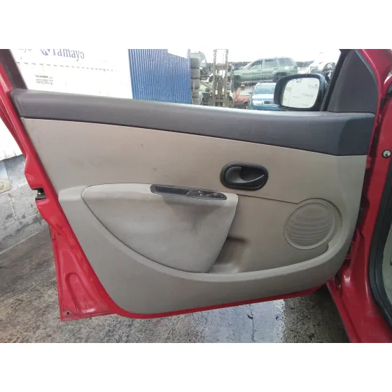 RENAULT CLIO III '2005 1.4 16V ROJO