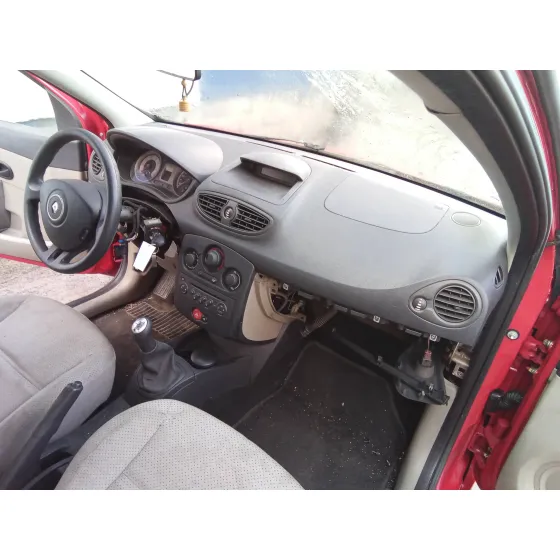 RENAULT CLIO III '2005 1.4 16V ROJO