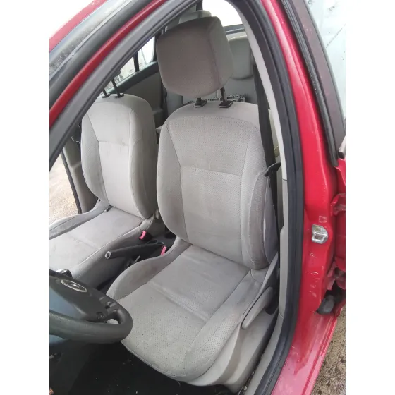 RENAULT CLIO III '2005 1.4 16V ROJO