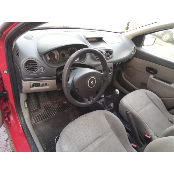 RENAULT CLIO III '2005 1.4 16V ROJO