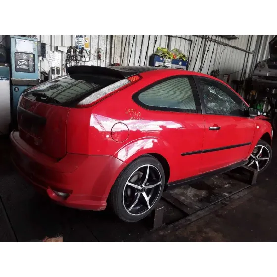 FORD FOCUS BERLINA (CAP) '2004 1.6 16V CAT ROJO