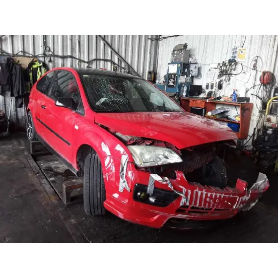 FORD FOCUS BERLINA (CAP) '2004 1.6 16V CAT ROJO