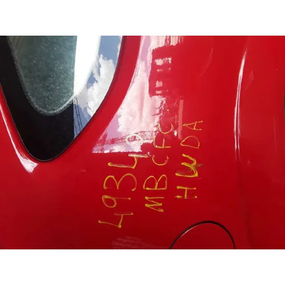 FORD FOCUS BERLINA (CAP) '2004 1.6 16V CAT ROJO