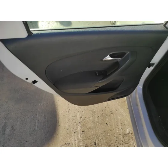 VOLKSWAGEN POLO (6R1) '2011 1.6 TDI BLANCO