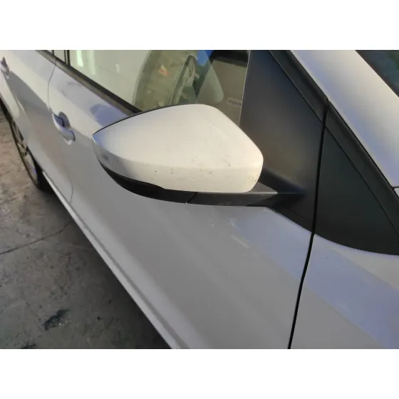 VOLKSWAGEN POLO (6R1) '2011 1.6 TDI BLANCO