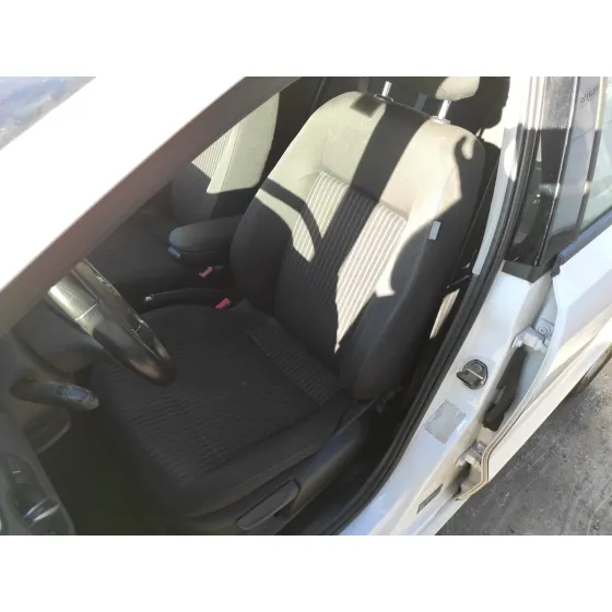 VOLKSWAGEN POLO (6R1) '2011 1.6 TDI BLANCO