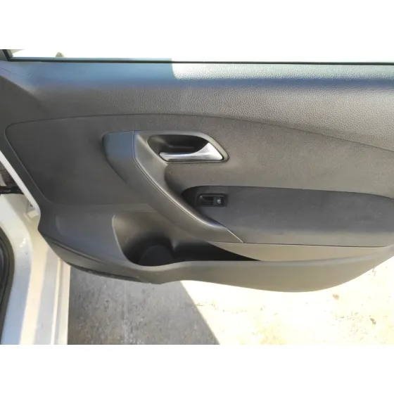 VOLKSWAGEN POLO (6R1) '2011 1.6 TDI BLANCO