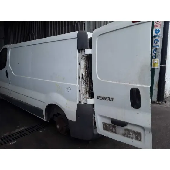 RENAULT TRAFIC CAJA CERRADA (AB 4.01) '2004 1.9 DIESEL BLANCO
