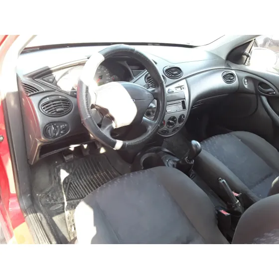 FORD FOCUS BERLINA (CAK) '2001 * ROJO