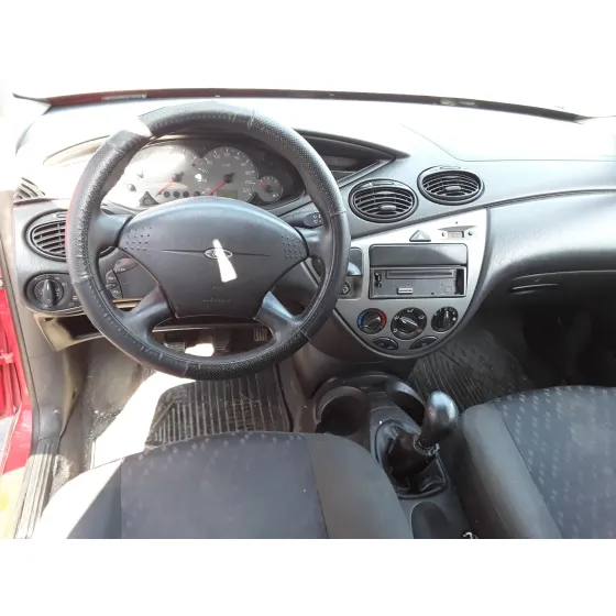 FORD FOCUS BERLINA (CAK) '2001 * ROJO