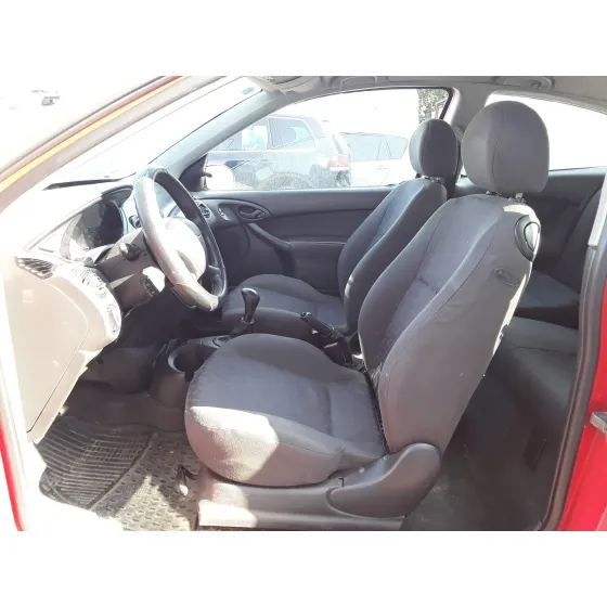 FORD FOCUS BERLINA (CAK) '2001 * ROJO