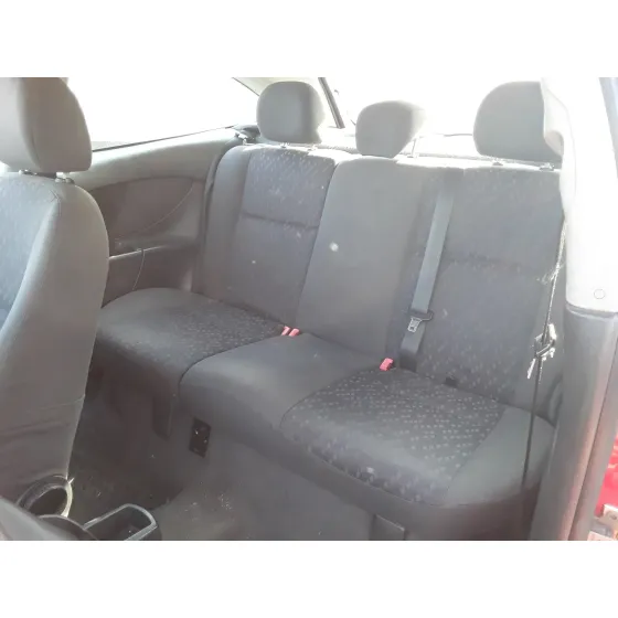 FORD FOCUS BERLINA (CAK) '2001 * ROJO