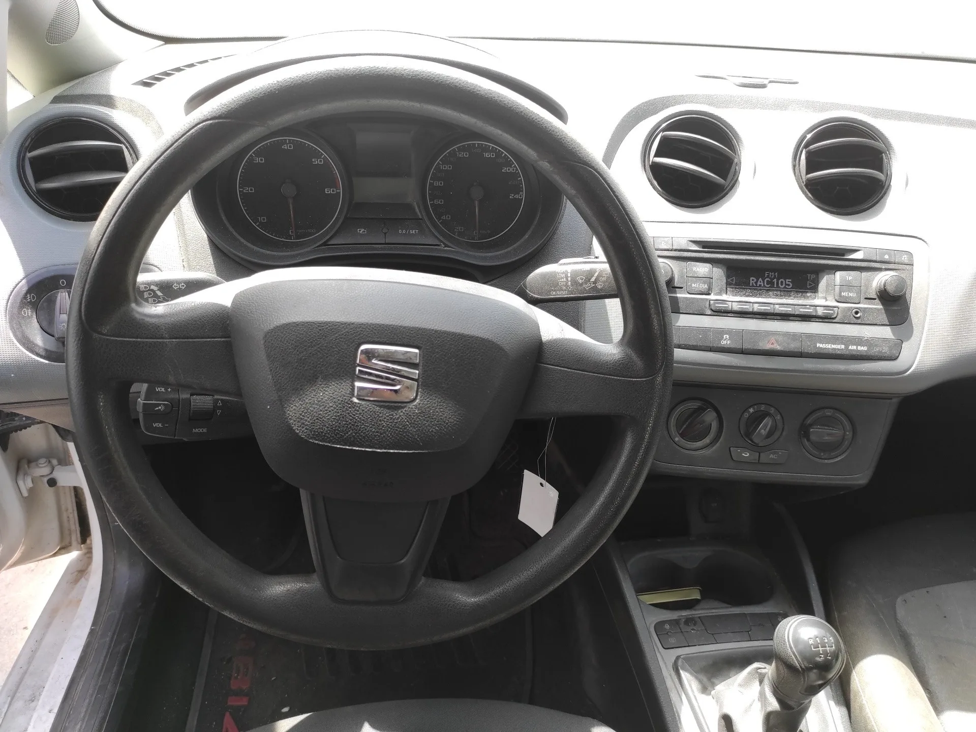 SEAT IBIZA (6J5) SEAT IBIZA (6J5) '2014 1.6 TDI BLANCO 2008