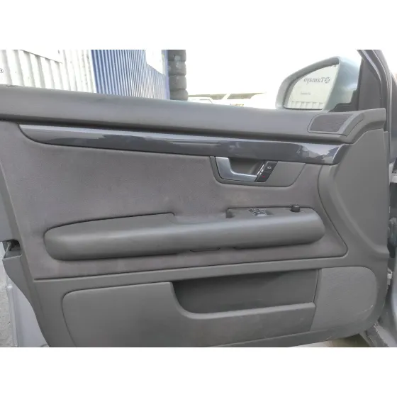 AUDI A4 AVANT (8E) '2003 1.9 TDI PLATA