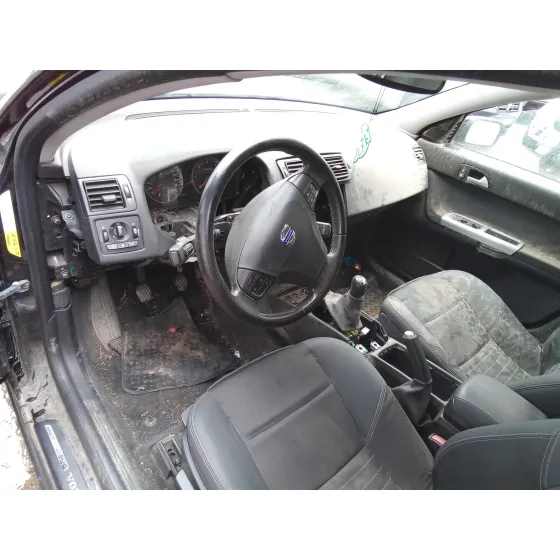 VOLVO S40 BERLINA '2005 2.0 DIESEL CAT NEGRO