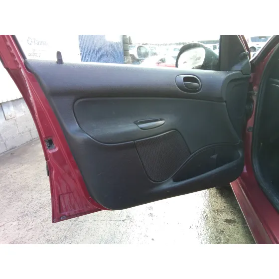 PEUGEOT 206 BERLINA '2003 1.4 ROJO