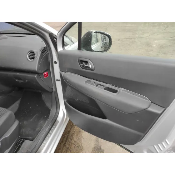 PEUGEOT 5008 '2013 1.6 HDI FAP PLATA