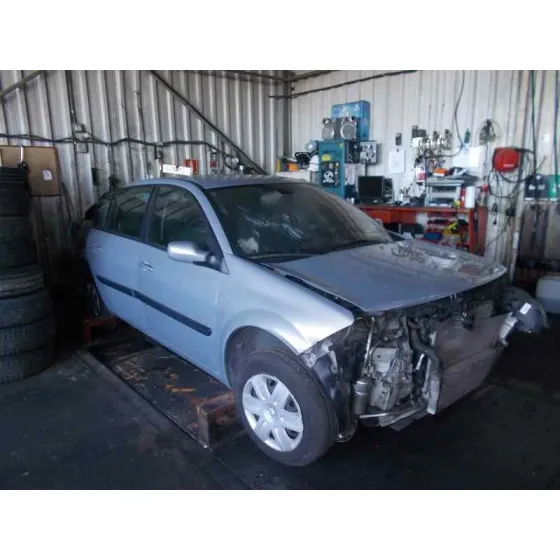 RENAULT MEGANE II BERLINA 3P '2003 1.9 DCI DIESEL GRIS