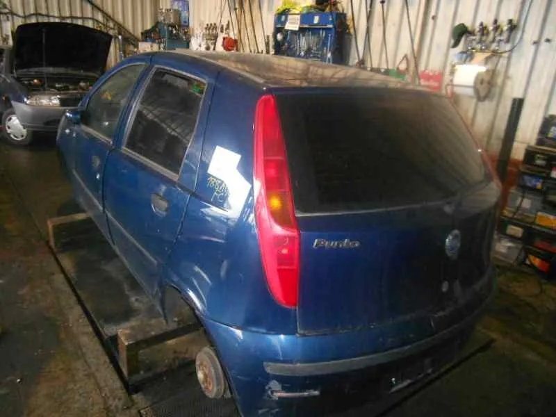 FIAT PUNTO BERLINA (188) FIAT PUNTO BERLINA (188) '2003 * AZUL 2003